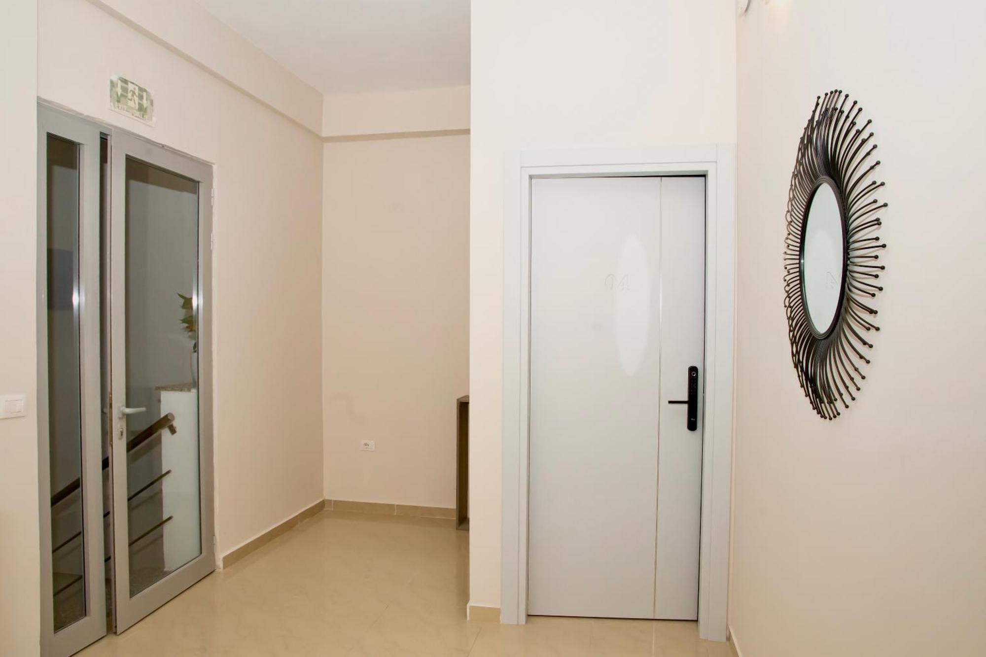 Alv Rent Rooms Vlore Exterior photo