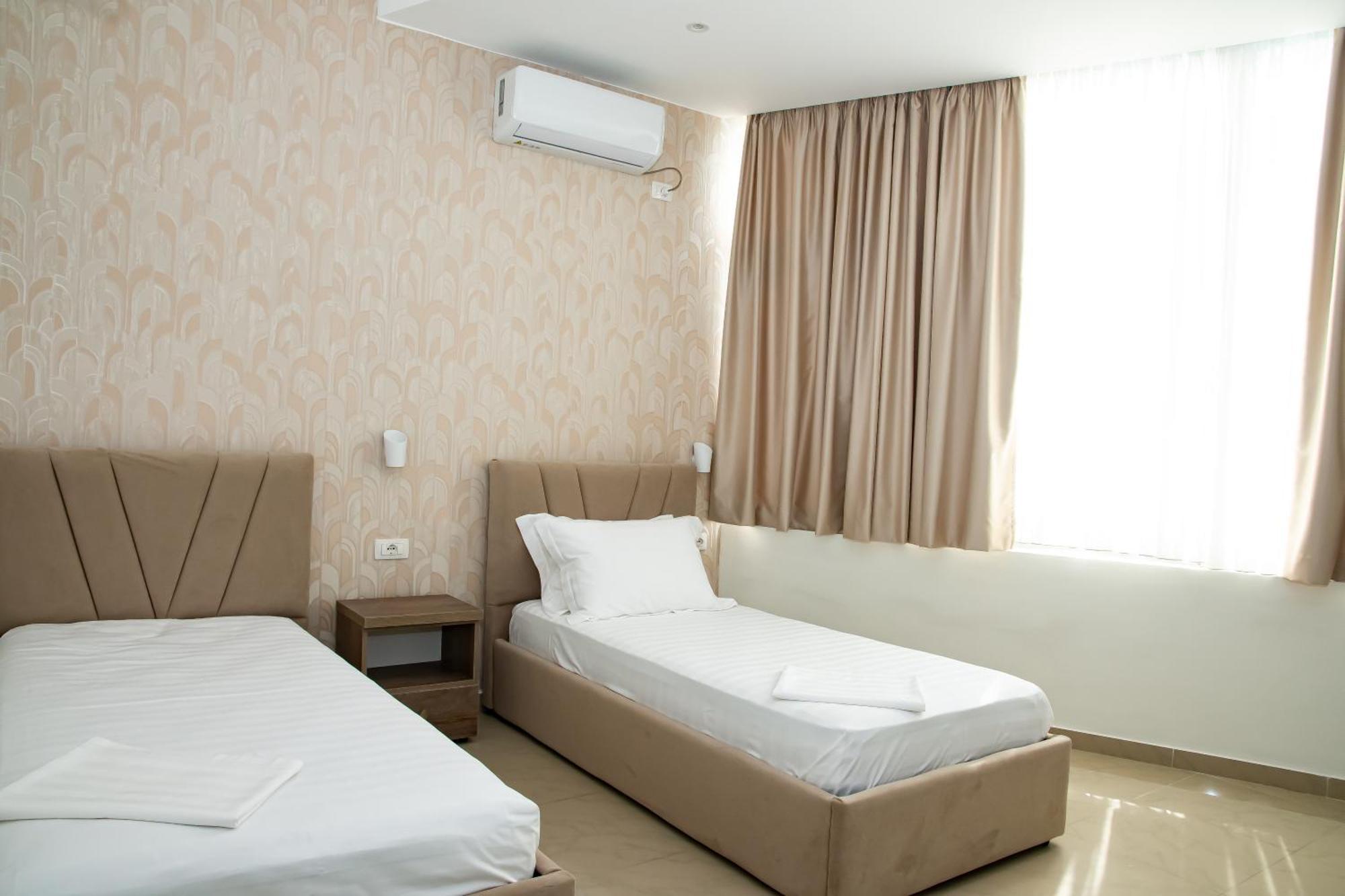 Alv Rent Rooms Vlore Exterior photo