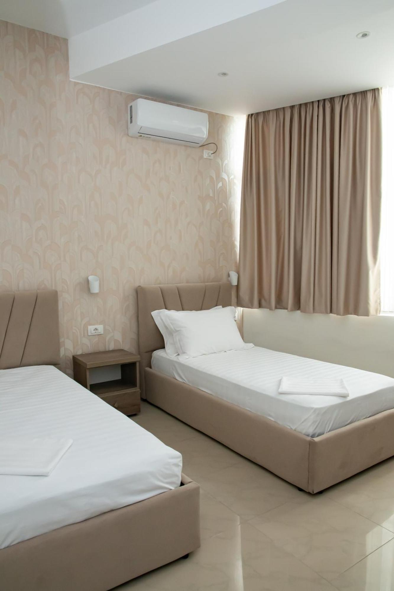 Alv Rent Rooms Vlore Exterior photo