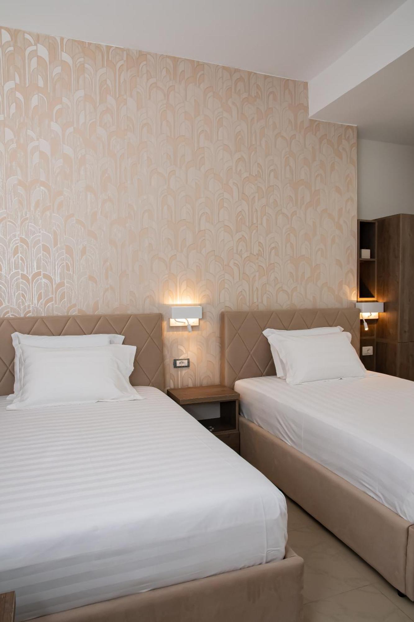 Alv Rent Rooms Vlore Exterior photo