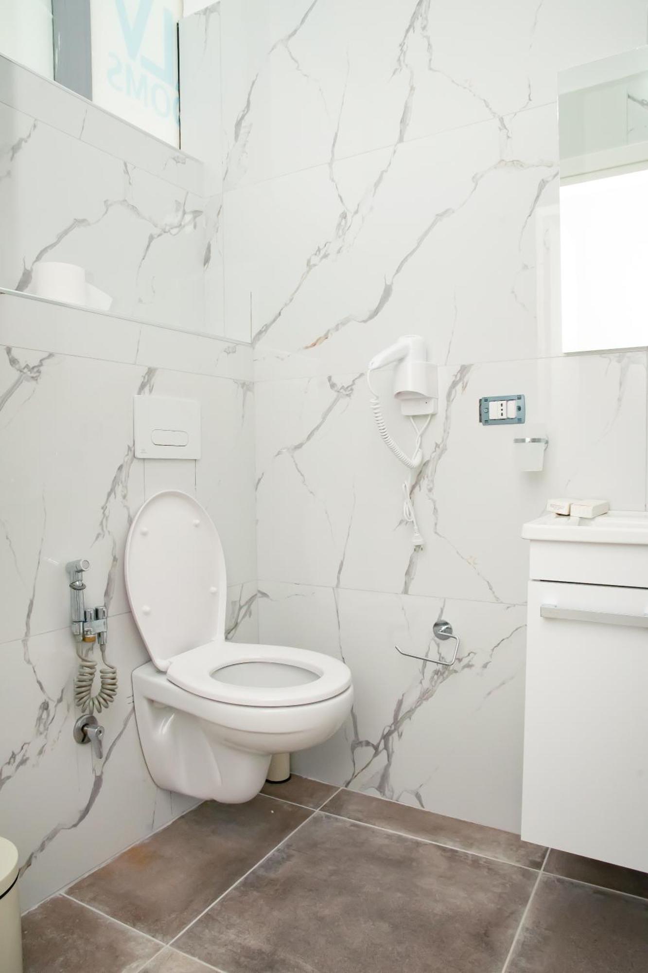 Alv Rent Rooms Vlore Exterior photo